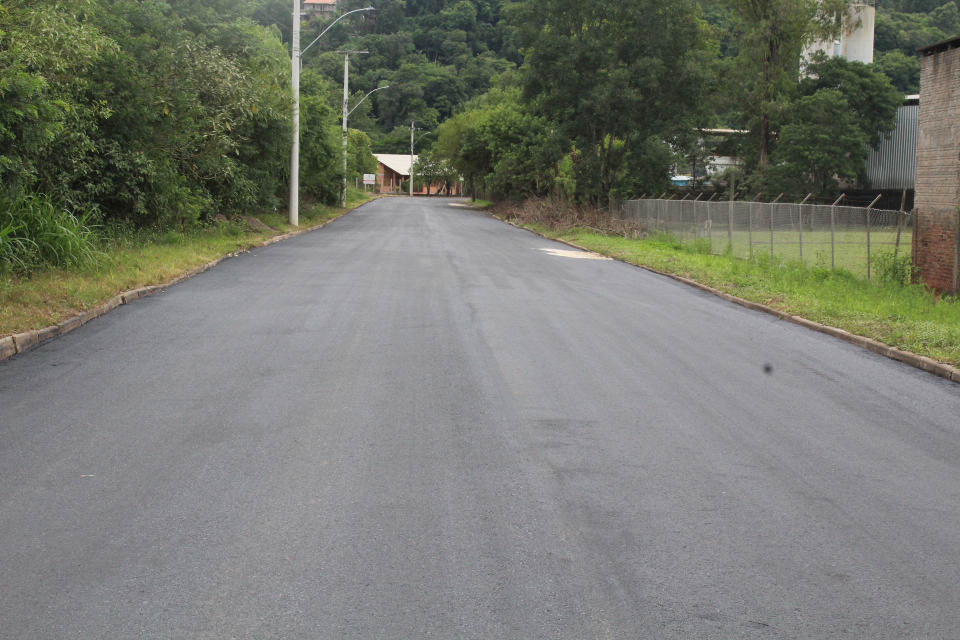 Asfaltamento é concluído em nova rua de Três Coroas