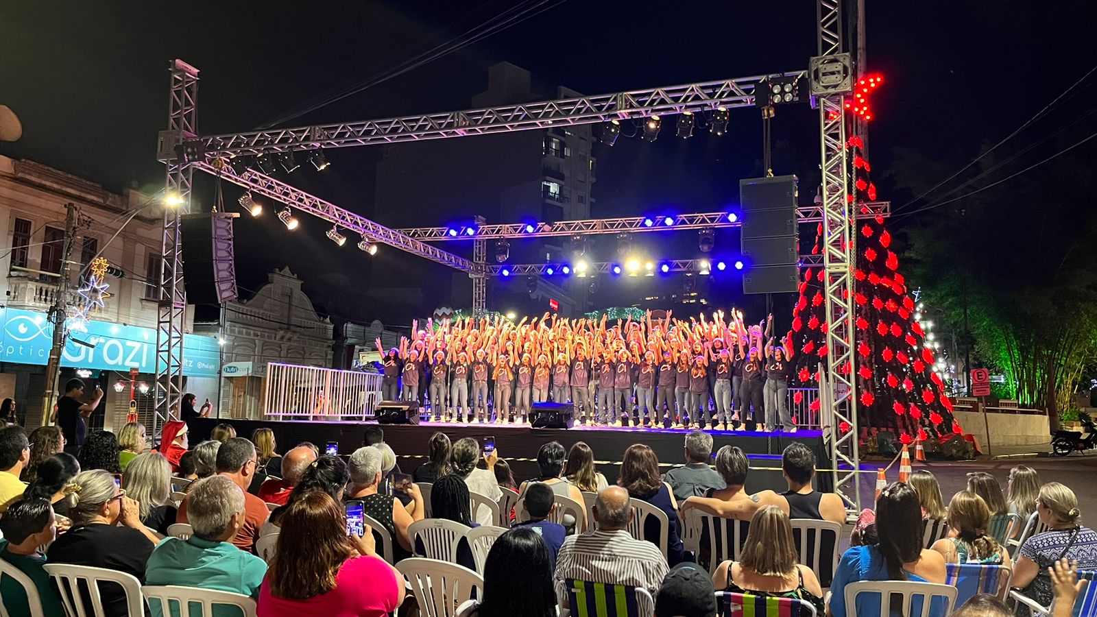 Cantata de Natal do IACS emociona público presente na Praça Marechal Deodoro em Taquara