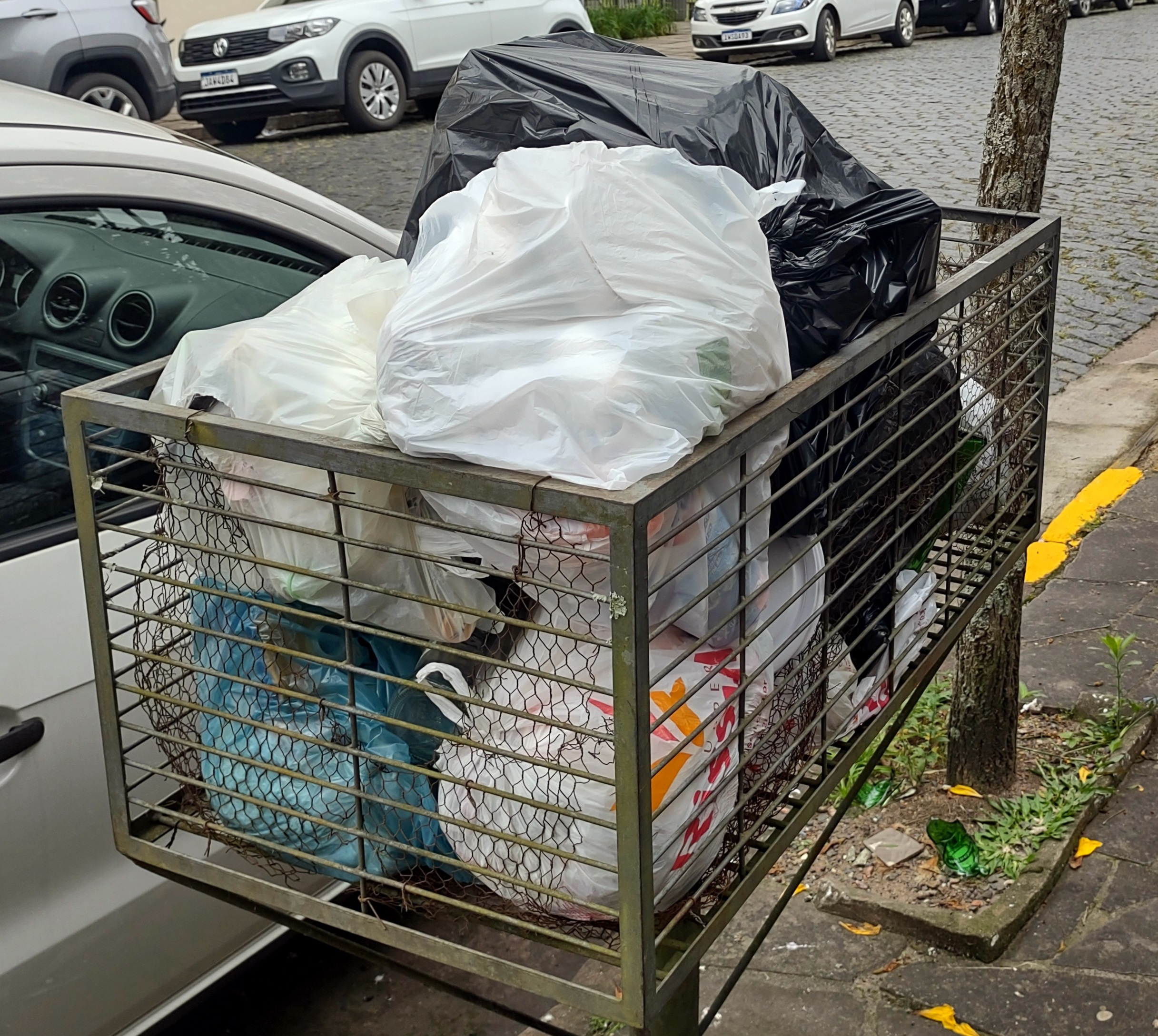 Recolhimento do lixo em Taquara segue gerando reclamações da comunidade
