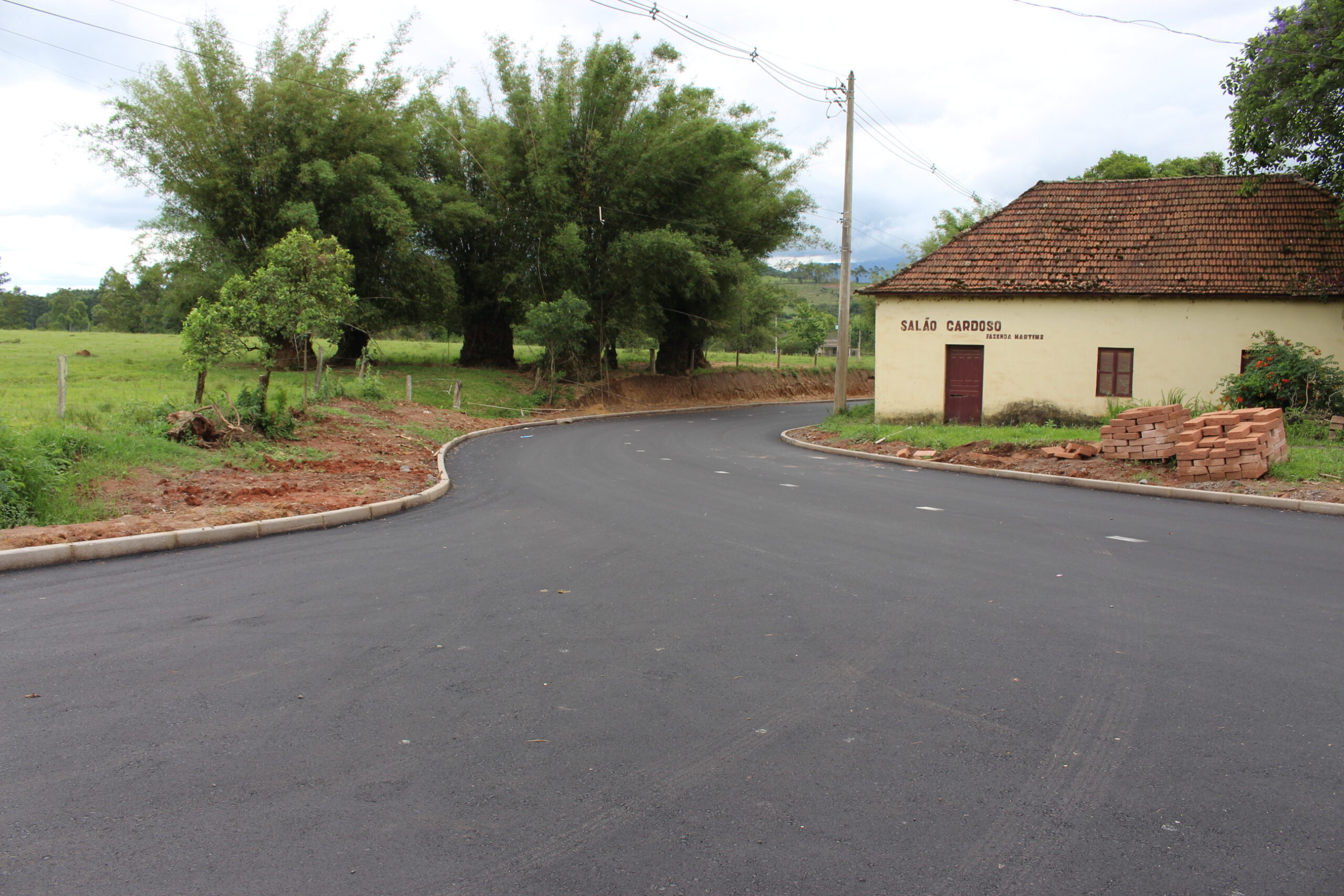 Concluída primeira fase do asfaltamento da Estrada Areia Branca em Parobé