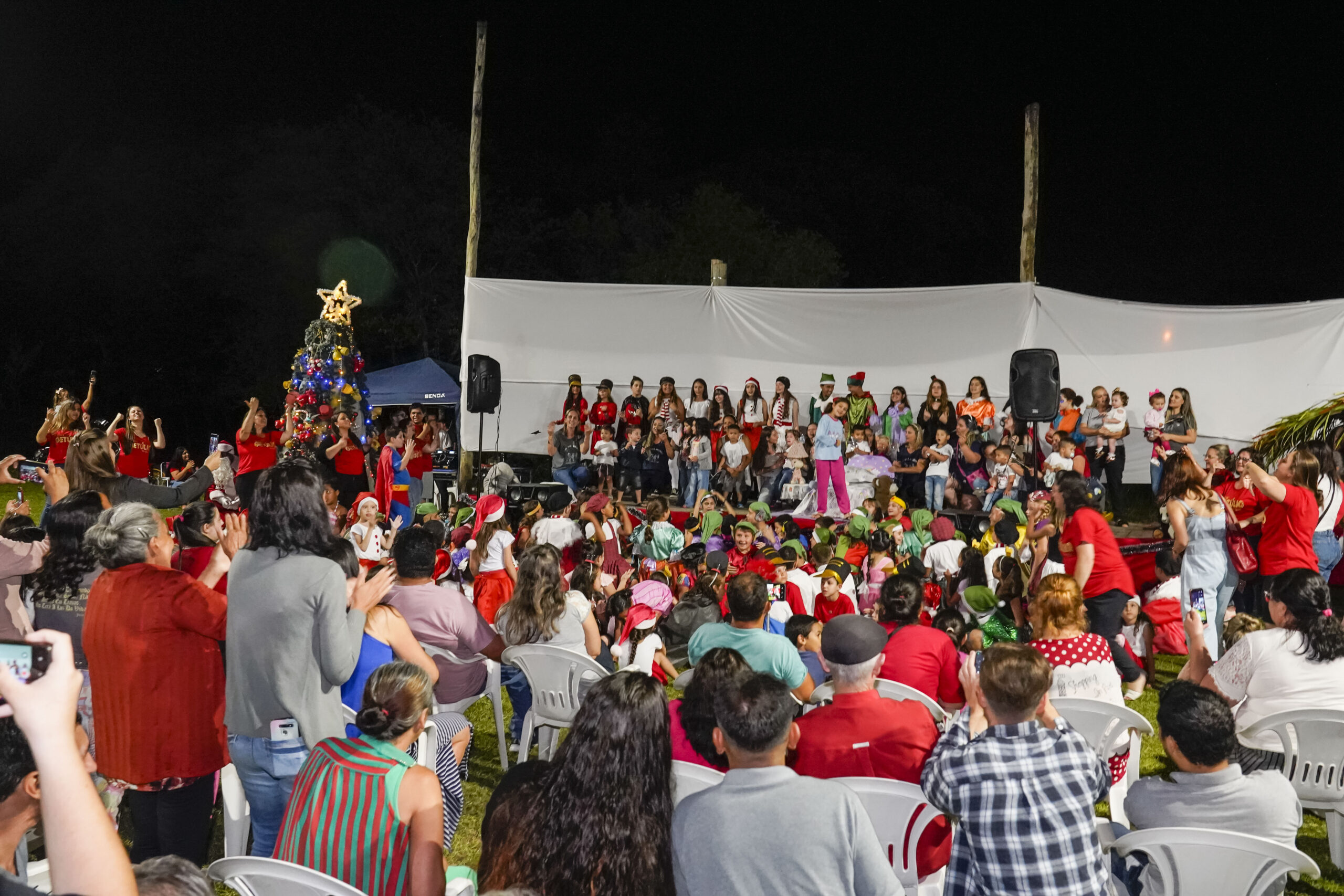 Centenas de pessoas prestigiam o Natal no Eldorado em Taquara
