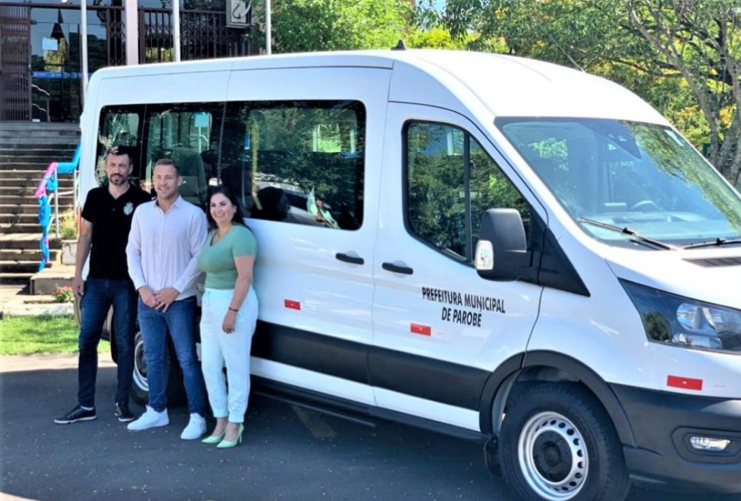 Prefeitura de Parobé recebe novo veículo para transporte de pacientes
