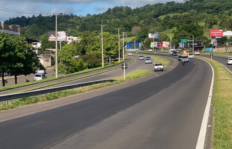 Sinalização horizontal nas rodovias do Paranhana será realizada somente após reparos na pista, afirma EGR