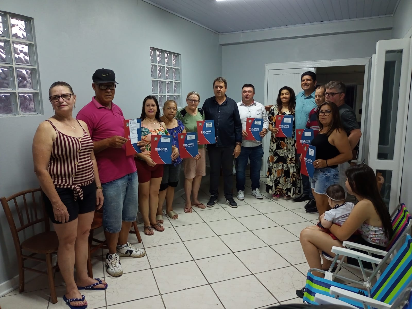 Prefeito de Rolante entrega escrituras para moradores do Loteamento Schmidt