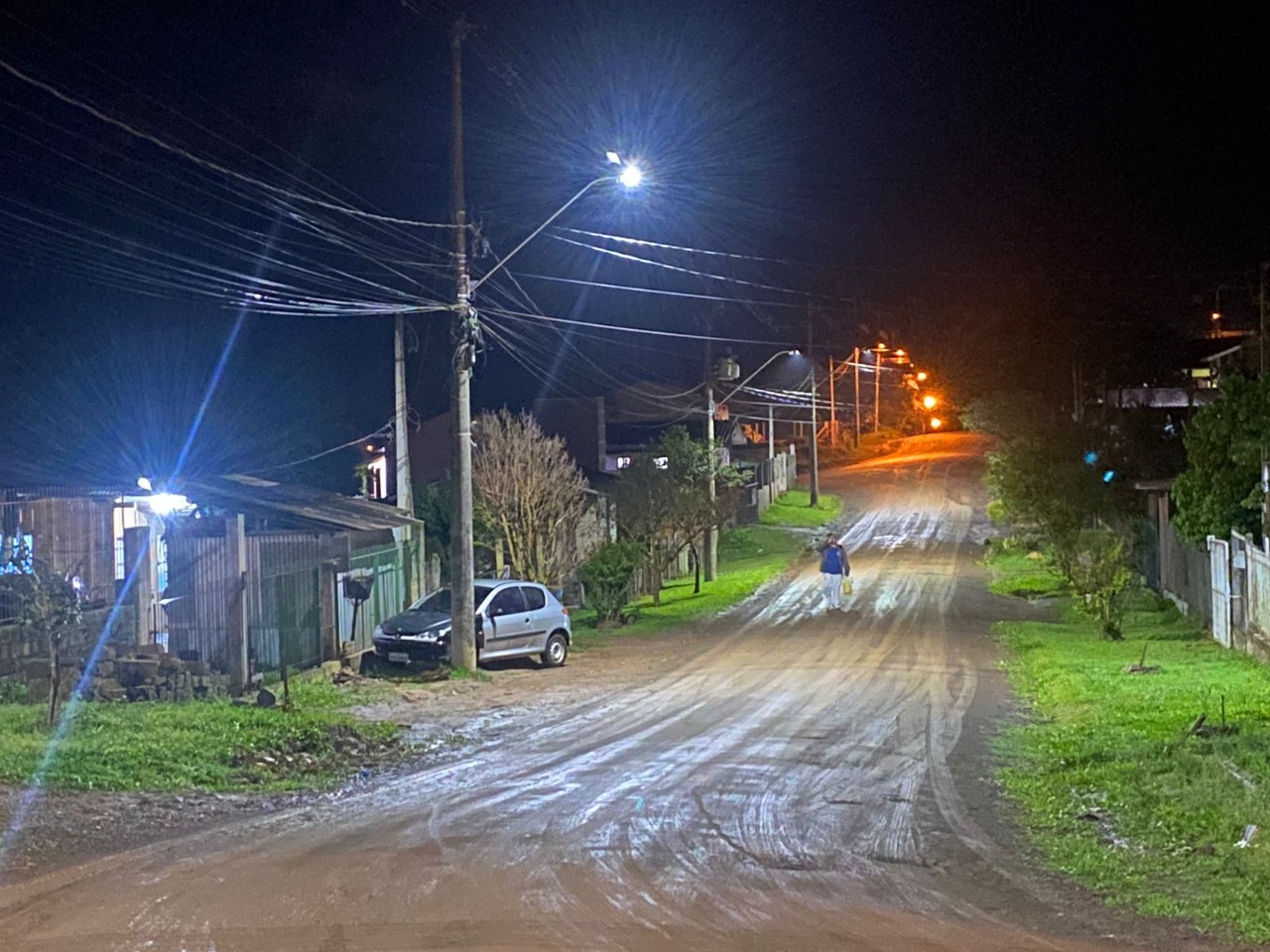 Luminárias de LED são instaladas em bairros e localidades do interior de Taquara