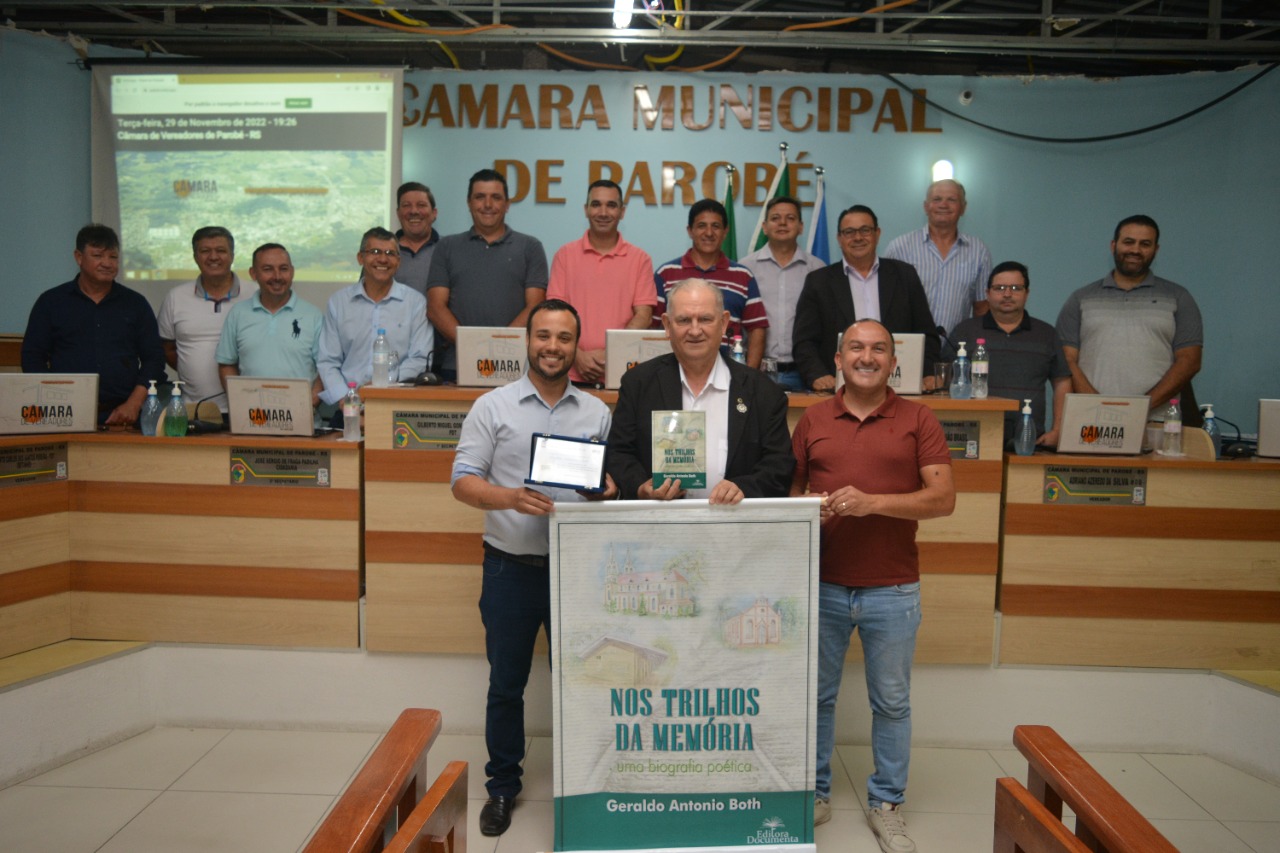 Câmara homenageia Geraldo Both por lançamento de livro sobre história de Parobé