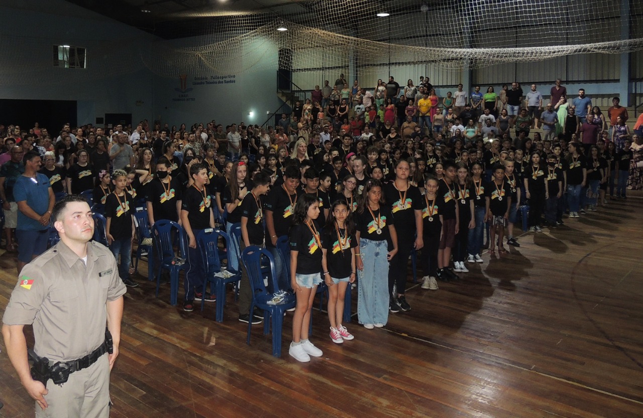 Brigada Militar de Três Coroas forma 200 alunos no Proerd