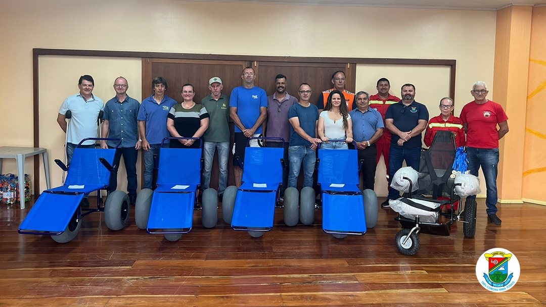 Três Coroas recebe cadeiras que possibilitam atividades na água para pessoas com problemas de mobilidade