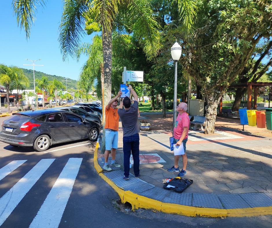 Três Coroas instala placas de sinalização em três rotas para caminhantes e cicloturistas