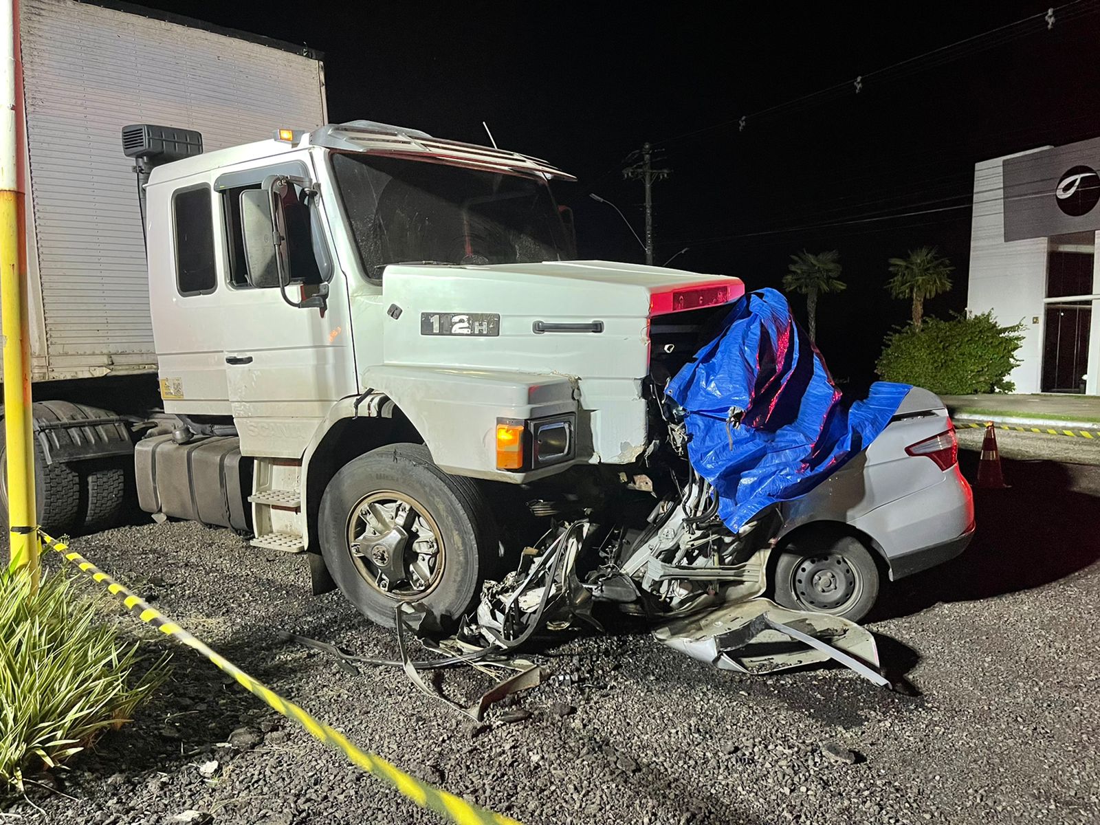 Colisão entre caminhão e carro provoca morte na ERS-115