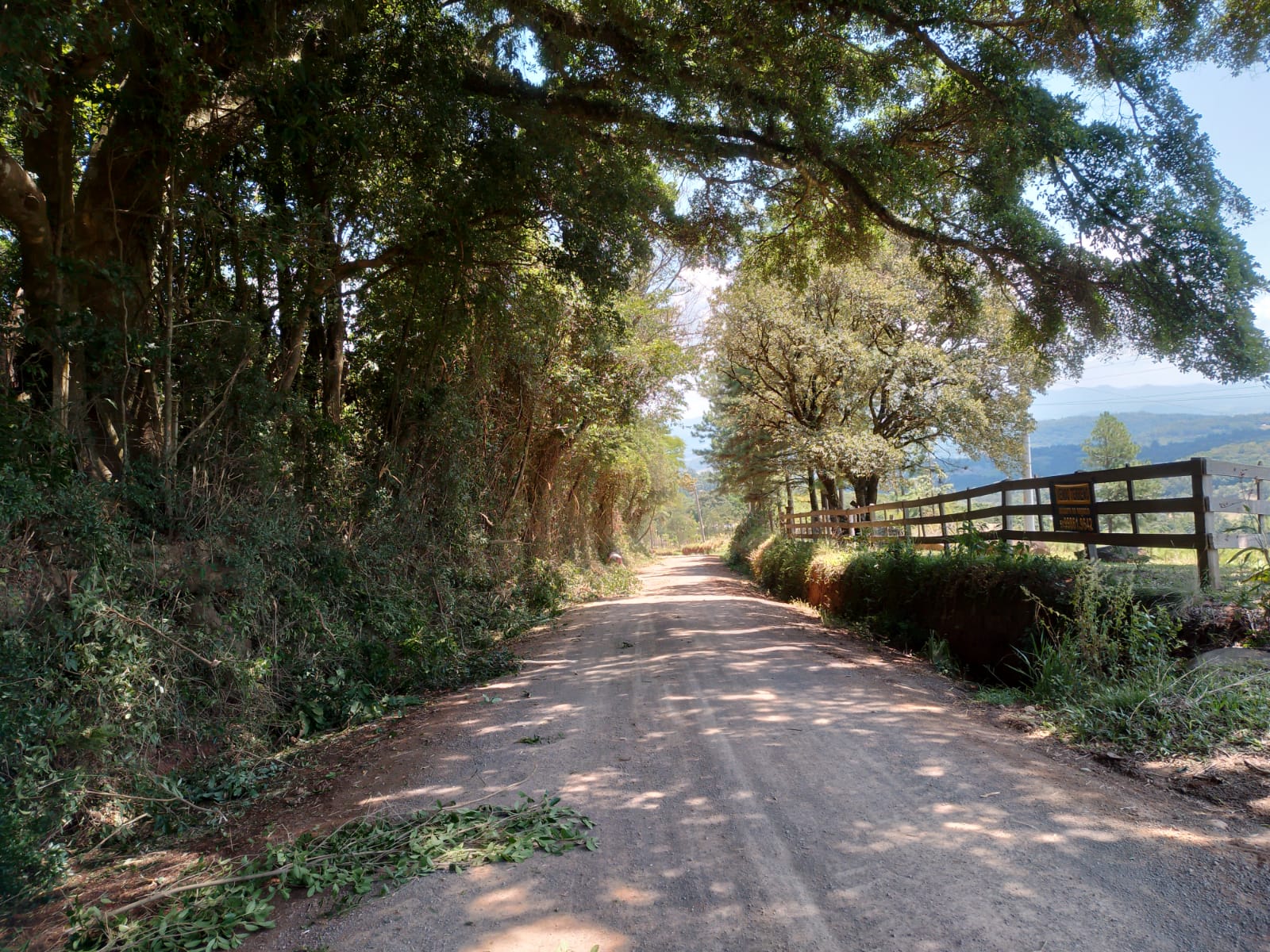 Secretaria de Obras e Serviços realiza roçadas no interior de Taquara