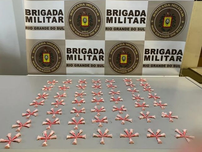 Mulher é presa por tráfico de drogas no bairro Jardim do Prado em Taquara