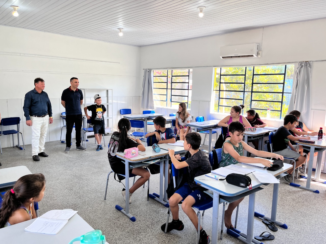 Vereadores realizam visita ao projeto de férias escolares em Parobé