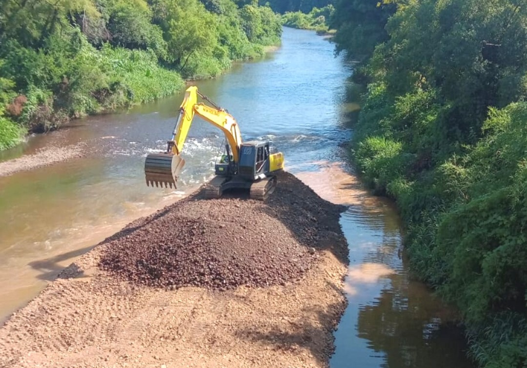 Igrejinha inicia nova etapa do programa de desassoreamento do Rio Paranhana