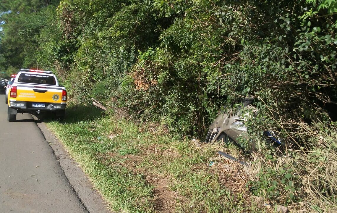 Capotamento é registrado na ERS-115 em Igrejinha