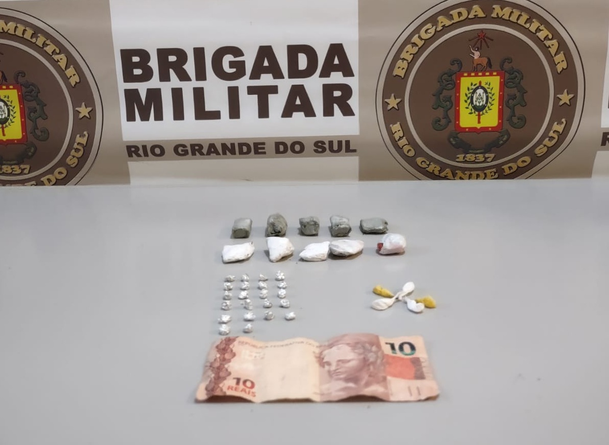 Brigada Militar de Taquara prende quatro indivíduos e apreende dois adolescentes por tráfico de drogas