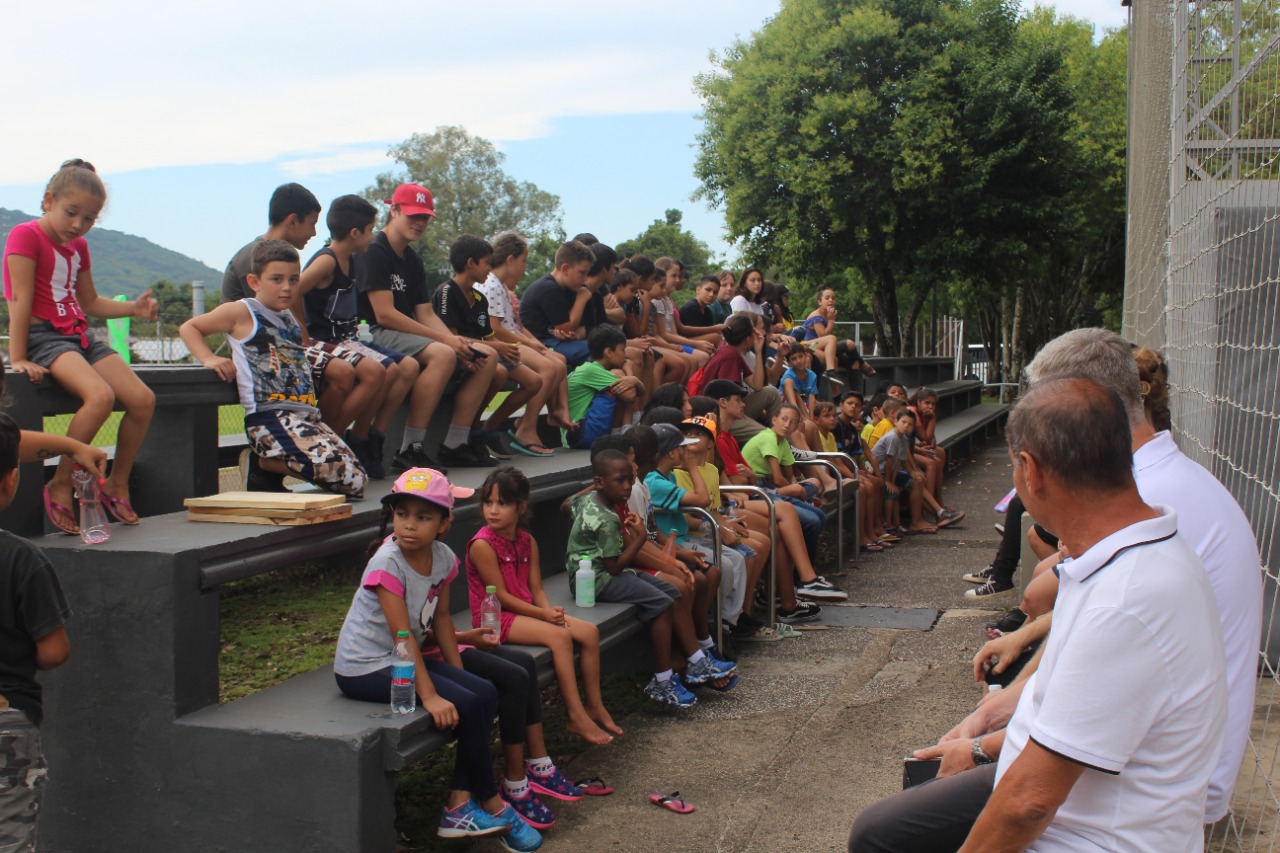 CRAS de Igrejinha retoma oficinas com atividades para crianças e adolescentes em novo espaço