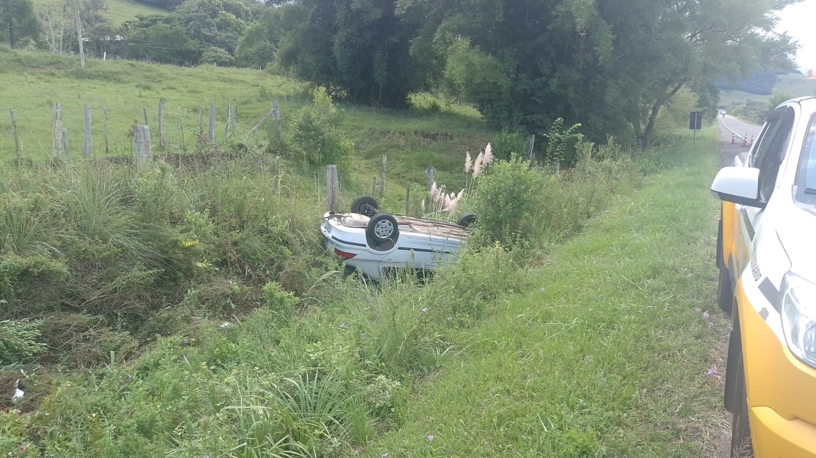 Capotamento envolvendo veículo com placas de Parobé deixa feridos em Santo Antônio da Patrulha