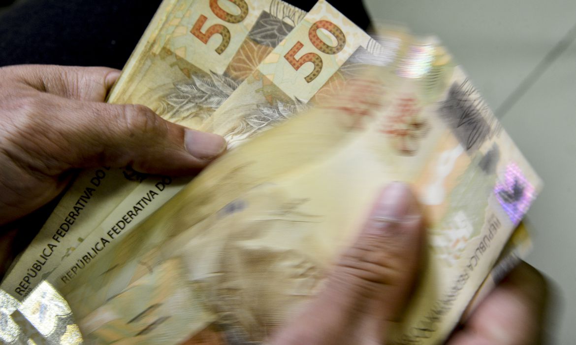 Entra em vigor o salário mínimo de R$ 1.320