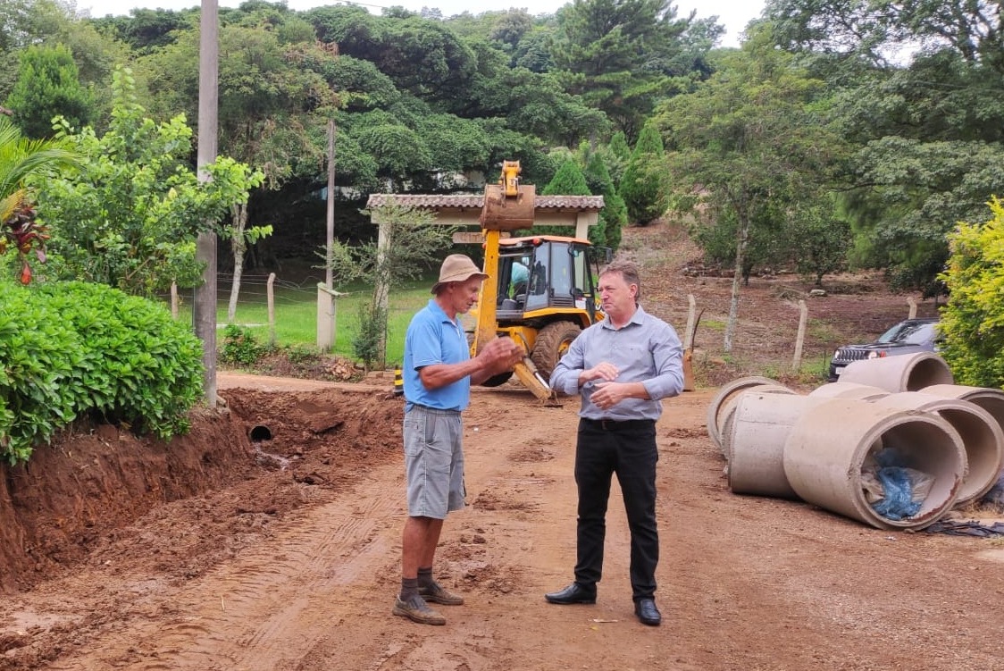 Prefeito de Riozinho realiza vistoria em obras e atendimentos à população