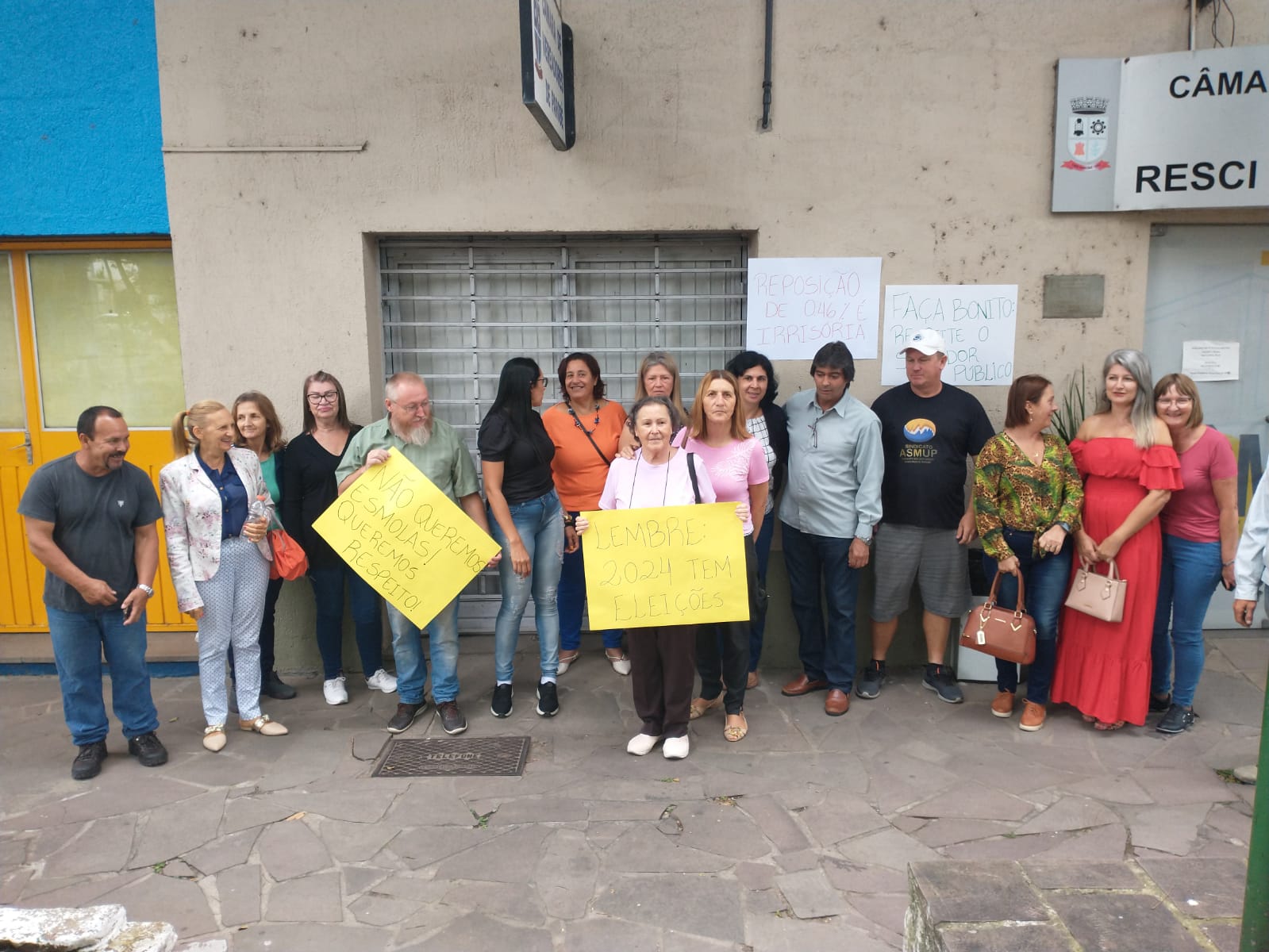 Servidores municipais realizam protesto contra reajuste de 0,46% proposto pelo prefeito de Parobé