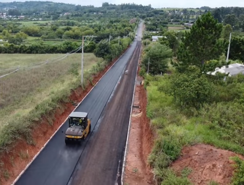 Obra de asfaltamento da Estrada Areia Branca em Parobé está em sua segunda fase