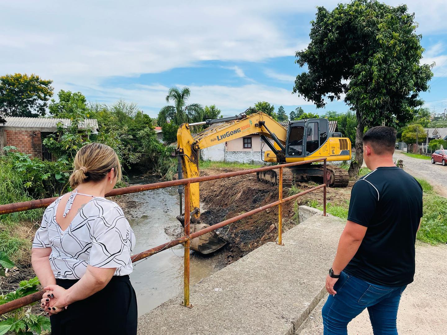 Secretaria de Obras e Serviços inicia limpeza no leito do Arroio Sonda em Taquara