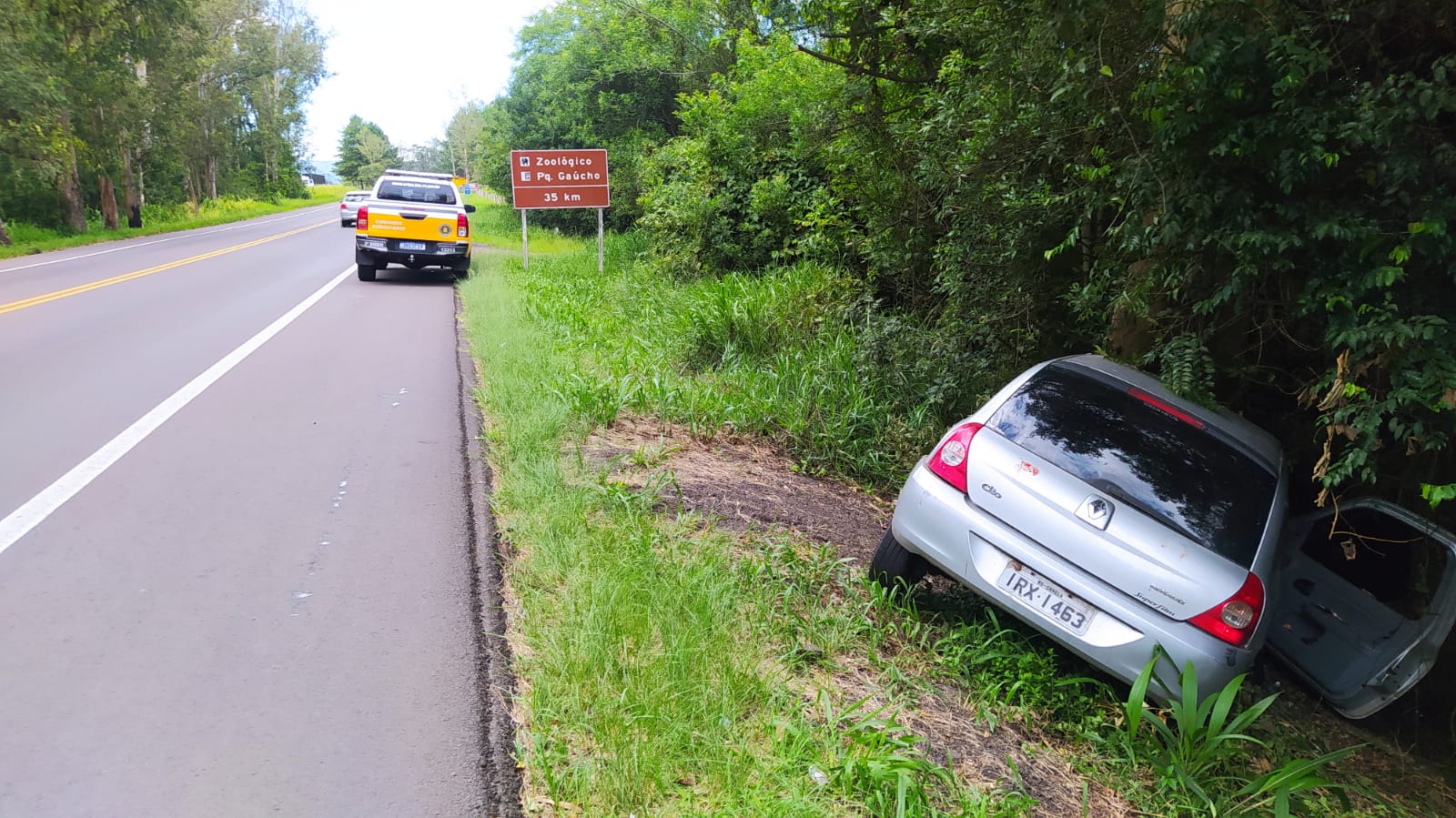 Homem e mulher se envolvem em acidente na ERS-115 e são conduzidos ao hospital de Taquara