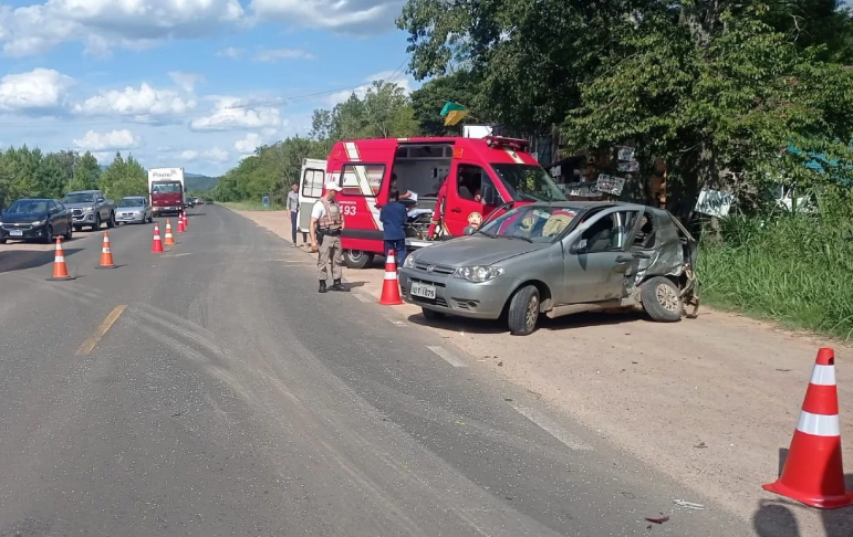 Colisão entre dois veículos deixa um idoso ferido na ERS-239 em Taquara