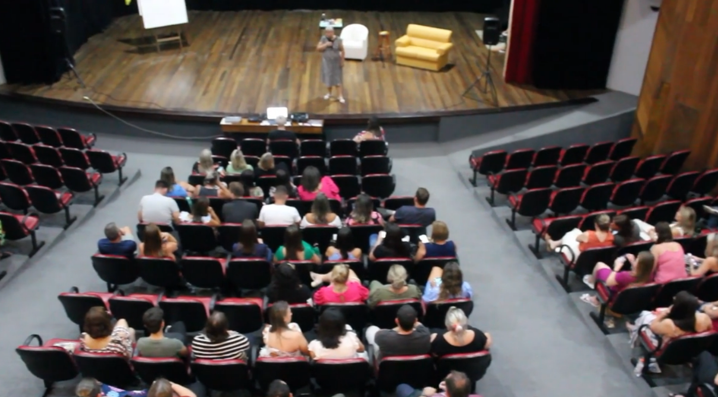 Professores do Ensino Fundamental participam de palestras em Três Coroas