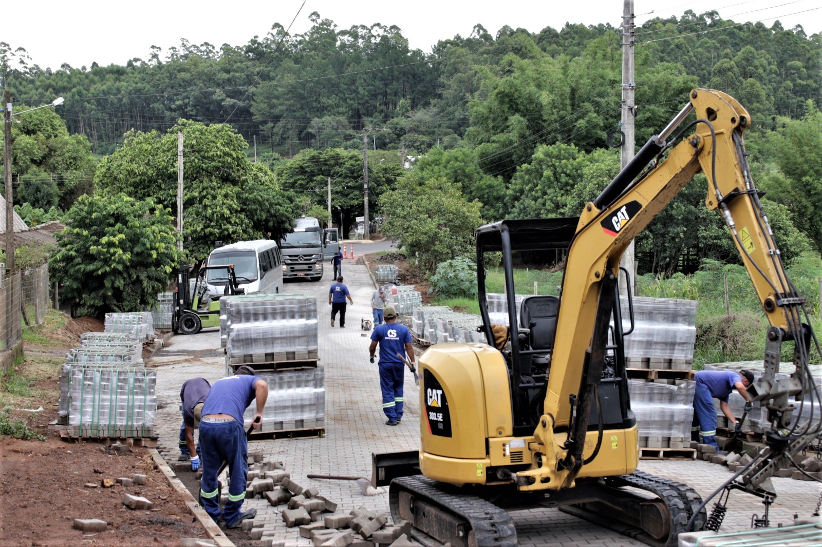 Parobé realiza pavimentação com blocos intertravados na rua Maria Elzia Santos