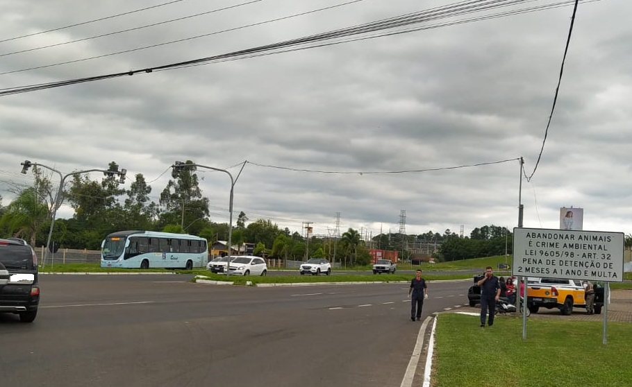 Engavetamento envolvendo três veículos é registrado na ERS-115 em Taquara