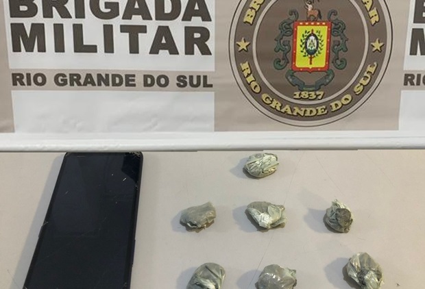 Jovem é preso por tráfico de drogas em Igrejinha