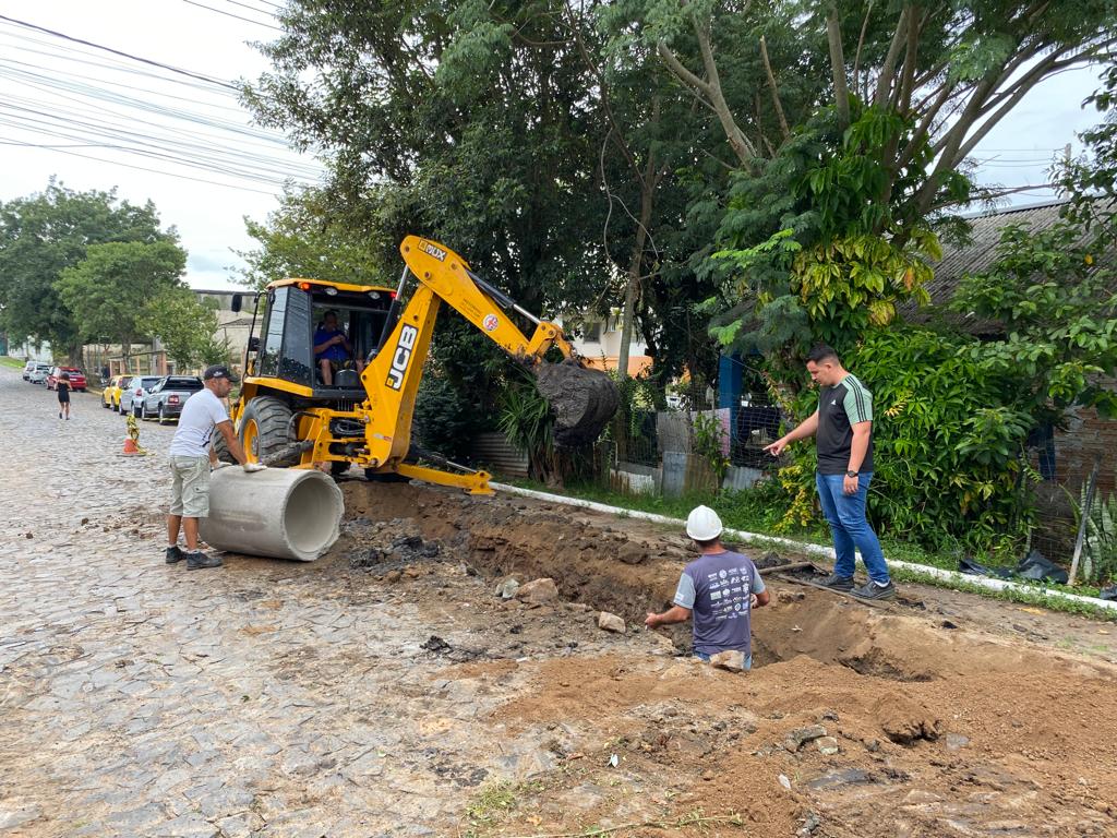 Secretaria de Obras e Serviços de Taquara realiza trabalho de prevenção às enchentes no bairro Empresa
