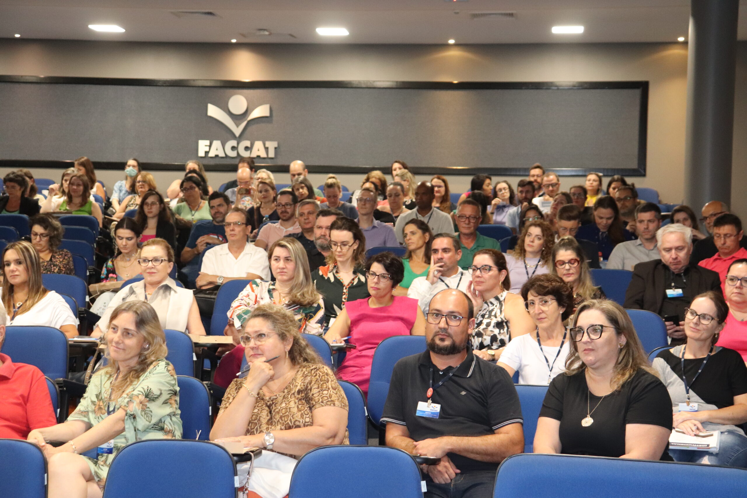Faccat promove capacitação dos professores antes do início do ano letivo