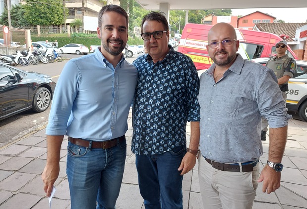 Conquista regional na área de traumato-ortopedia é comemorada pelo prefeito de Rolante