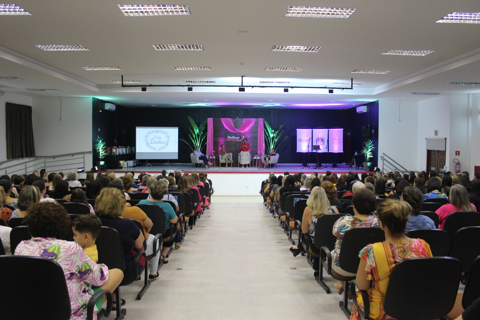 Evento em homenagem às mulheres reúne centenas de participantes em Igrejinha