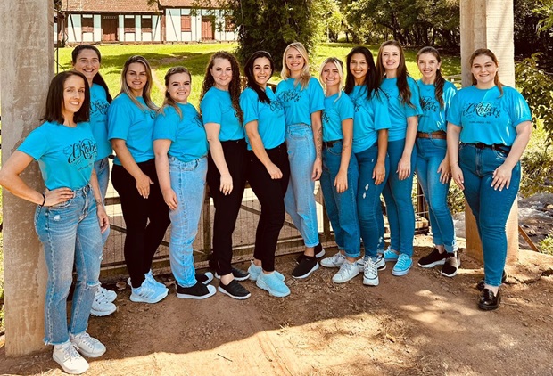 Candidatas a soberanas da Oktoberfest de Igrejinha recebem aprendizados culturais e para a vida