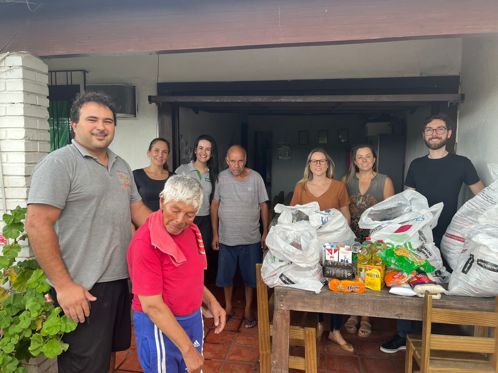 Noite de celebração ao Dia da Mulher em Taquara arrecada meia tonelada de alimentos não perecíveis