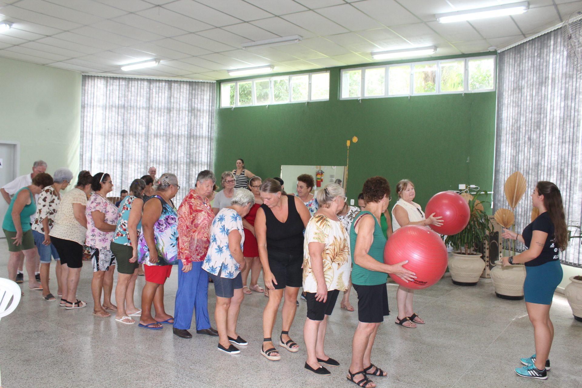 Quase 200 idosos participam de atividades promovidas pelo CRAS de Três Coroas