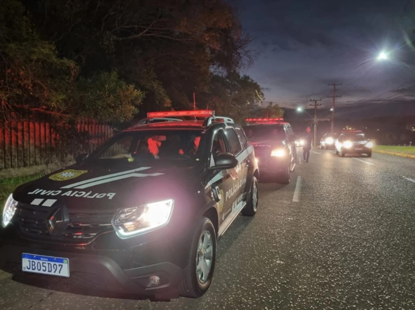 Operação da Polícia Civil contra rede de fornecimento de drogas e armas cumpre mandados em Parobé
