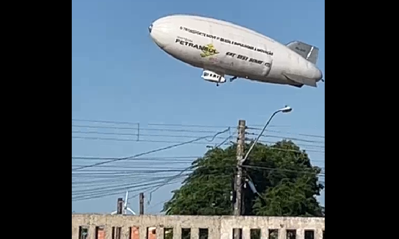 Dirigível é visto passando pela cidade de Osório no litoral norte do RS