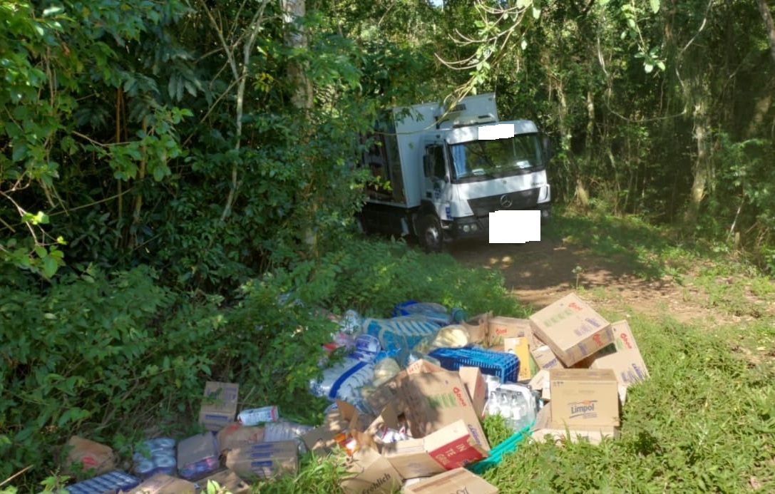 Policiais militares entram em confronto com criminosos após roubo de caminhão carregado em Parobé