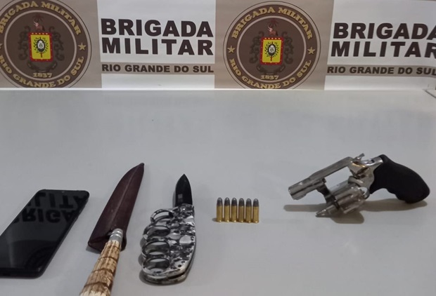 Casal é preso em Parobé por porte ilegal de arma de fogo e por apreensão de objeto