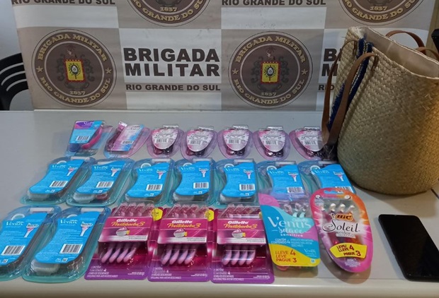 Mulher é presa pela Brigada Militar quando furtava mercadorias de uma farmácia em Parobé