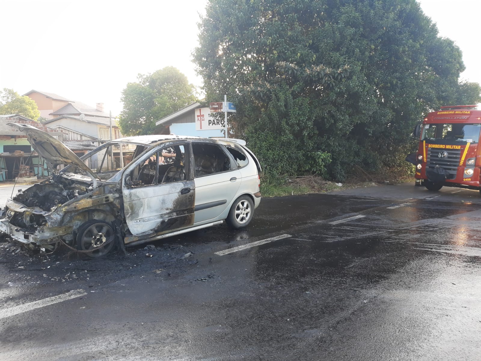 Veículo incendeia na ERS-239 em Parobé