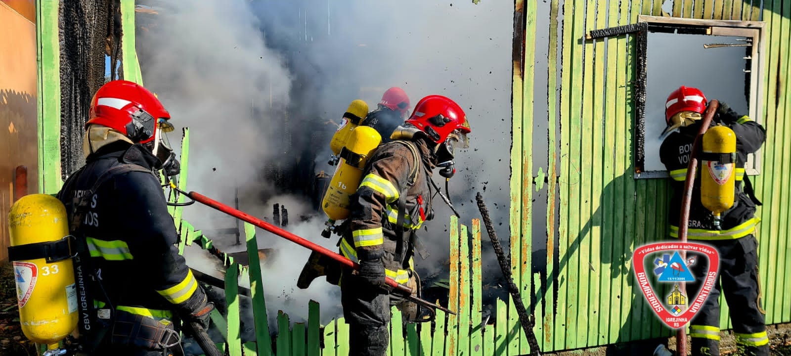 Incêndio atinge residência de madeira em Igrejinha