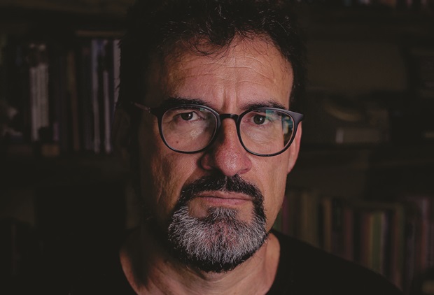 Escritor Doralino Souza lança em Igrejinha o seu novo livro “Enquanto espero o troco do café”