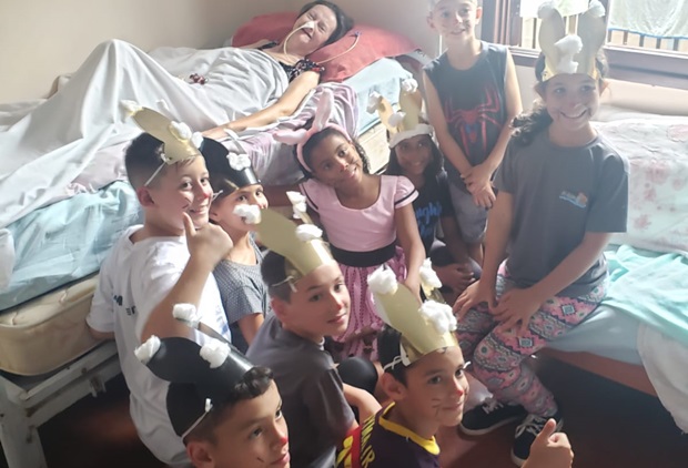 Campanha Páscoa Feliz da CDL de Igrejinha e Três Coroas entrega 800 ninhos para idosos e crianças