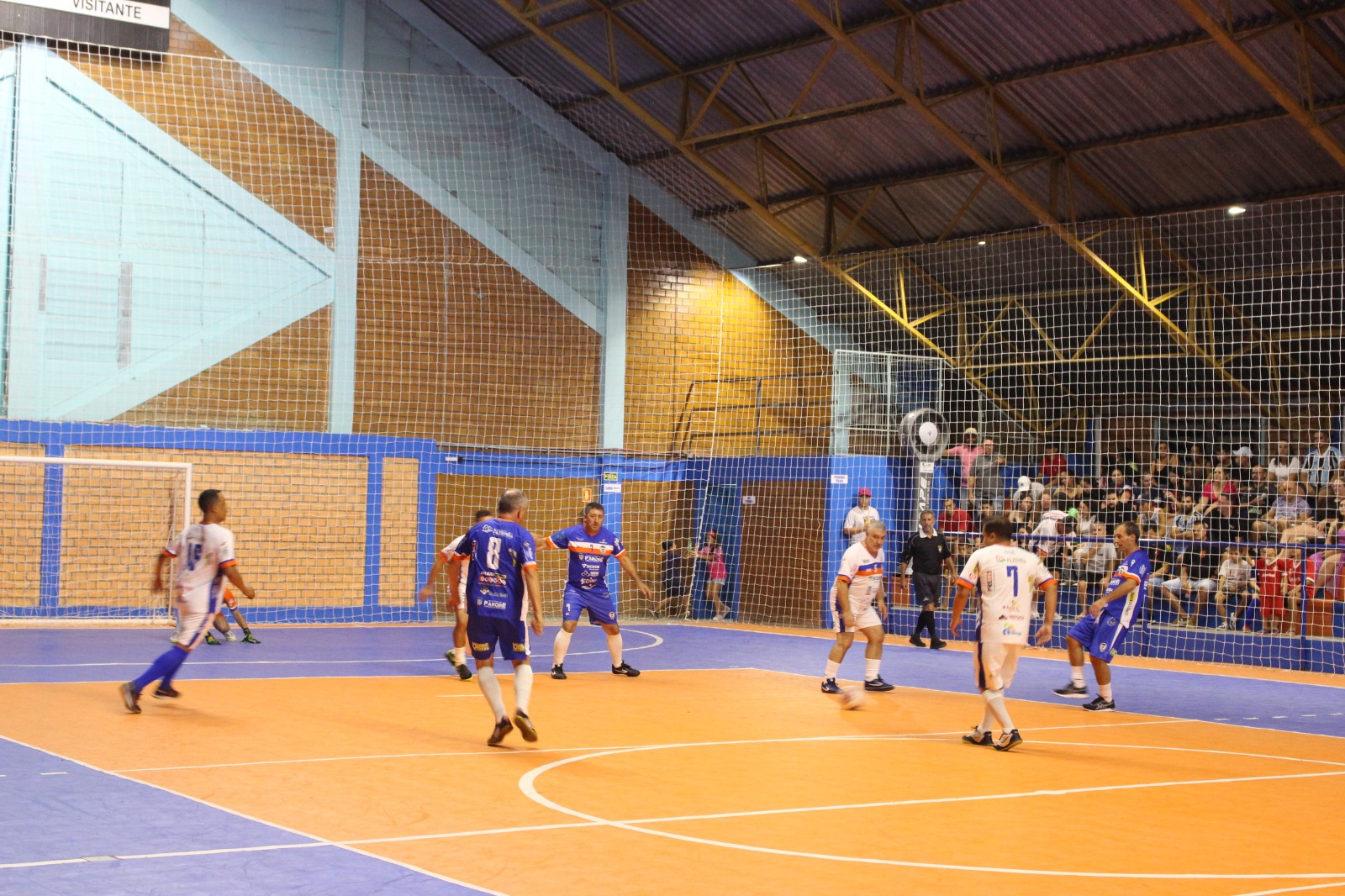 Jogo das Lendas celebra revitalização do Ginásio Municipal de Parobé